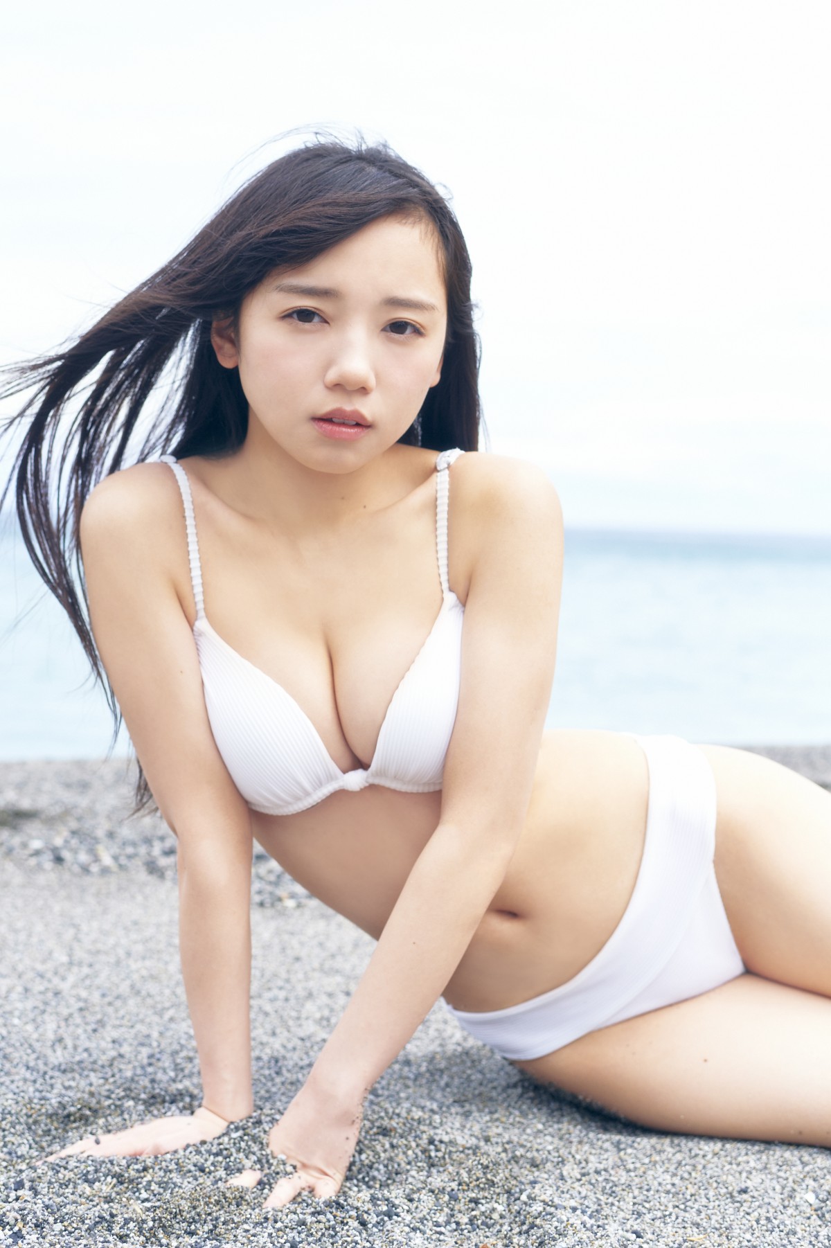 齊藤京子が見せる「表現者の覚悟」——グループ卒業から2年、最新グラビアに見る唯一無二の凛とした色香【2026年分析】