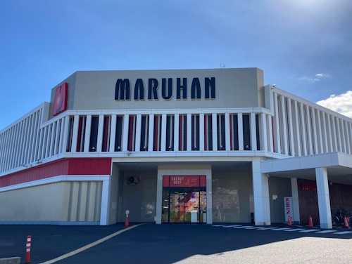 【2026年最新取材】マルハン小田原店が推し進める地域密着と「次世代エンタメ空間」の全貌—スマパチ・スマスロ全盛時代における旗艦店の挑戦