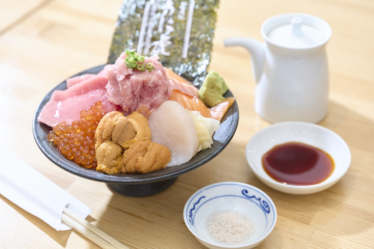 海鮮丼の食べ方で醤油直がけはNg？プロが教える究極の作法