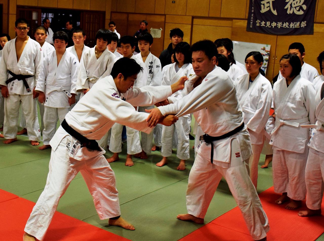 川崎市立富士見中学校事件の真相｜噂の背景と教育委員会の対応を検証