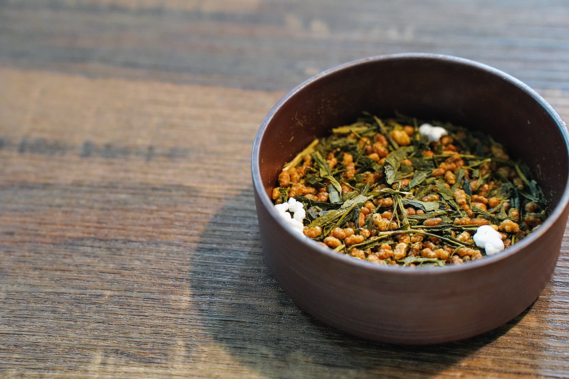 自宅でプロ級の香ばしさに！フライパンで作る玄米茶の黄金比率
