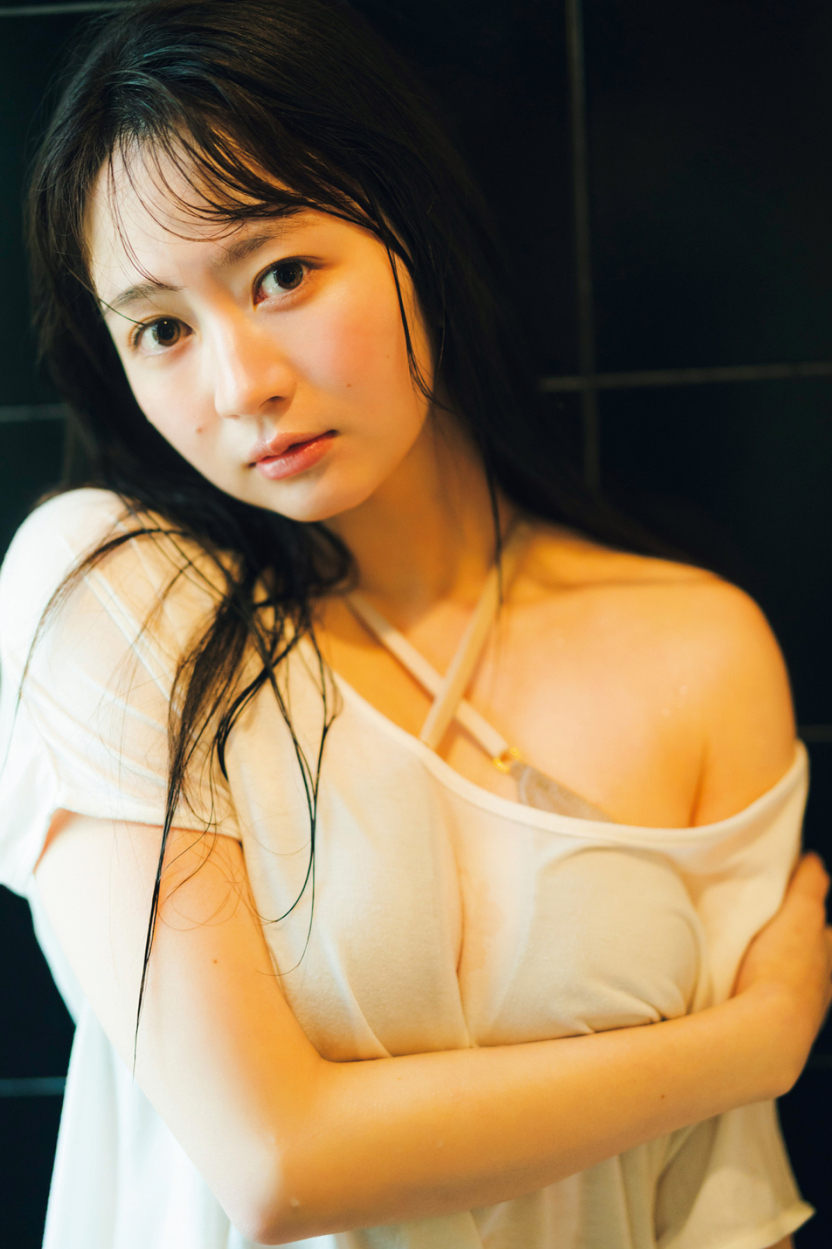 上戸彩の胸と美ボディの真相｜推定カップ数や体型変化の秘密を徹底解剖