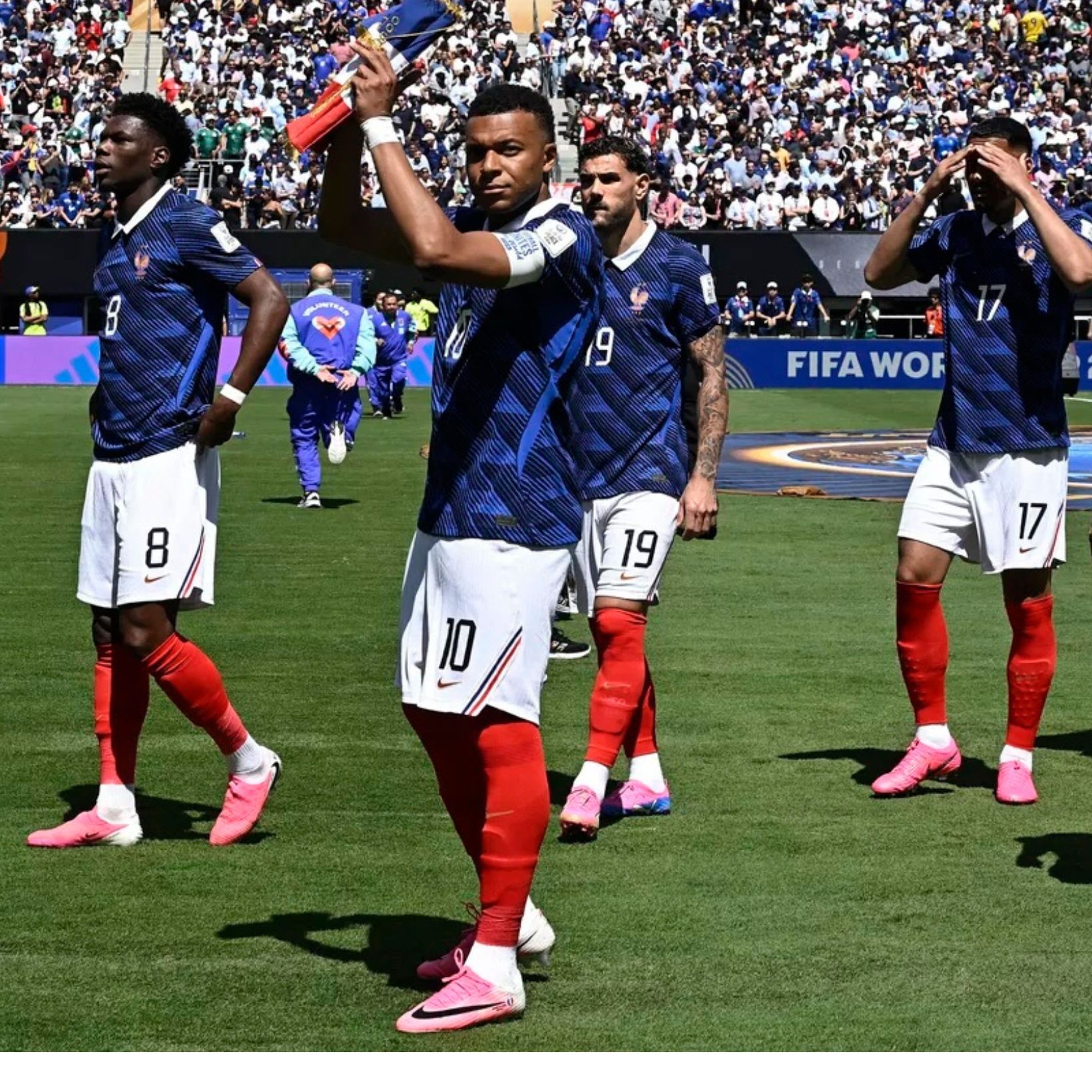 サッカースパイクがピンクの理由は？ピッチの視覚効果と戦略の深層解剖