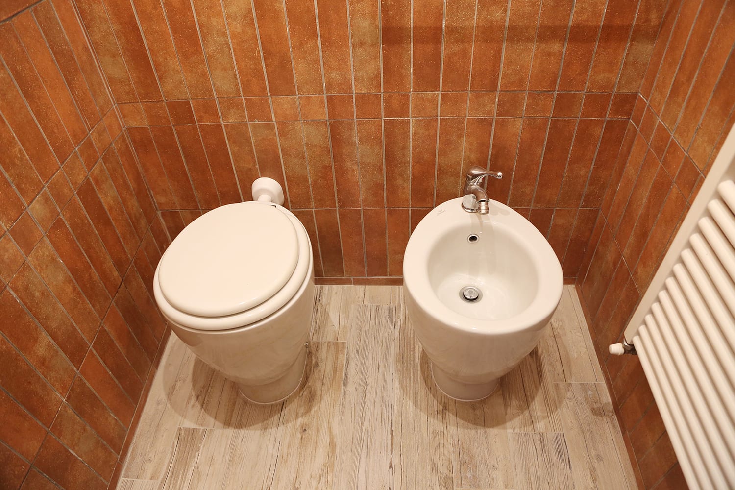 イタリアのトイレ完全ガイド｜便座がない理由と借り方・料金を解説