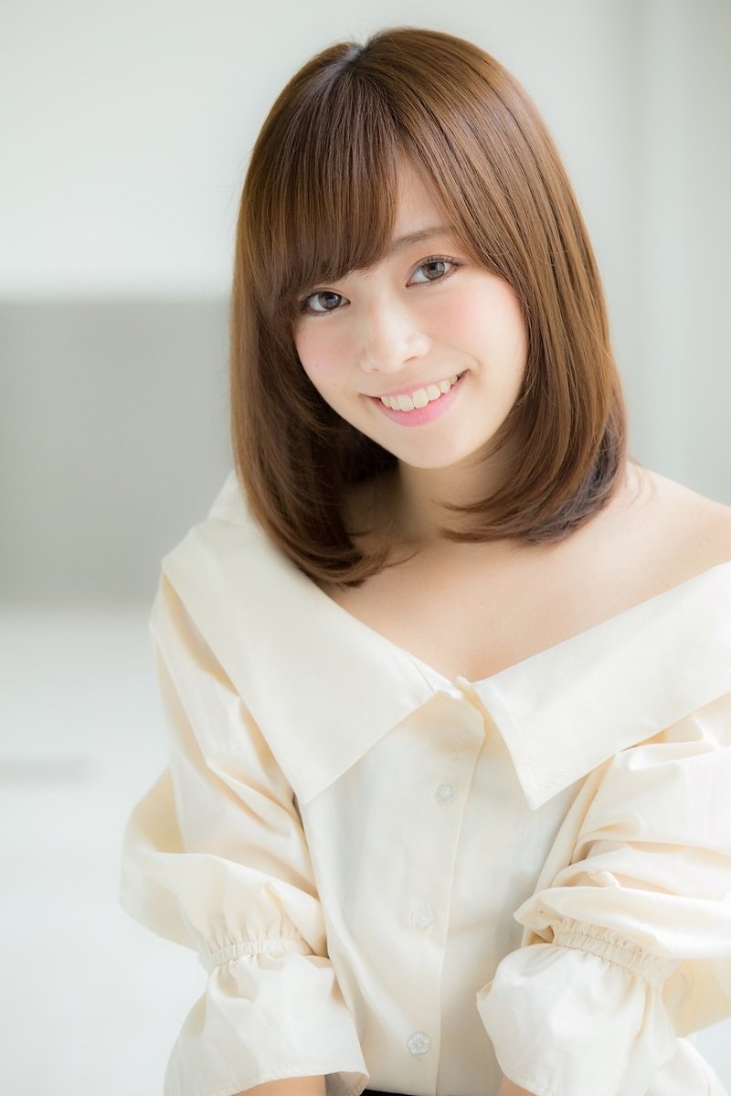 斜めバングとは？小顔＆垢抜けが即叶う！プロ直伝の巻き方と切り方完全版