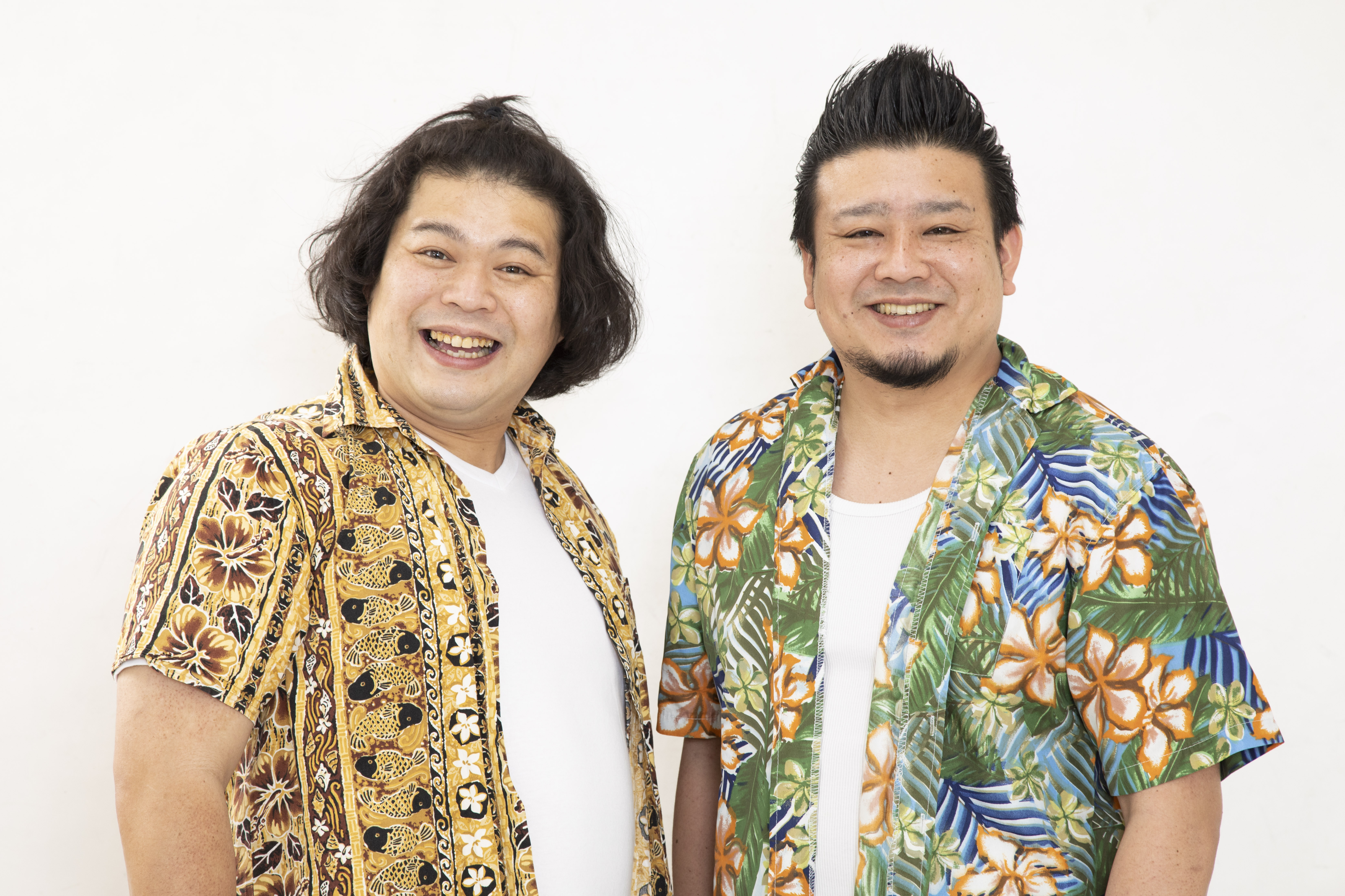 お笑いコンビ大自然の現在と解散の噂！ロジャーの美声とネタの評判
