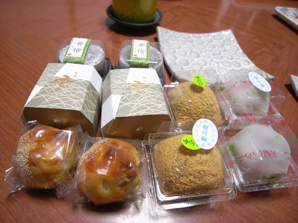 京都「梅園」名物の真相！四角い団子と抹茶パンケーキが愛される理由