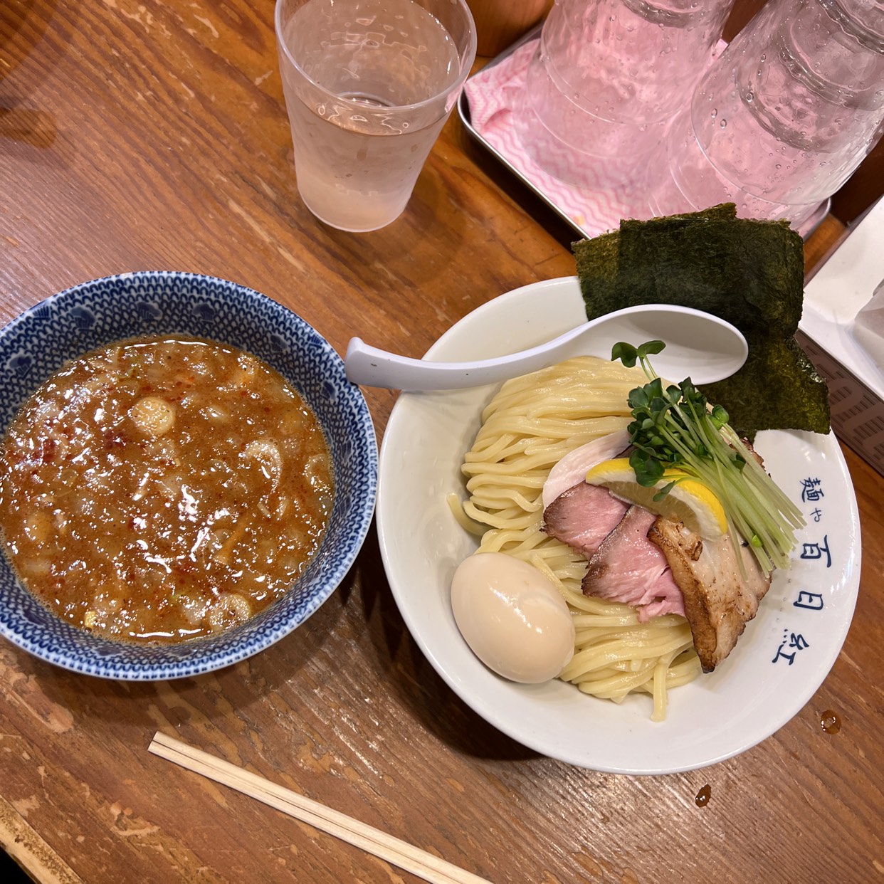 新宿三丁目「麺や百日紅」の濃厚つけ麺はなぜ並ぶ？評判と並び方徹底解説