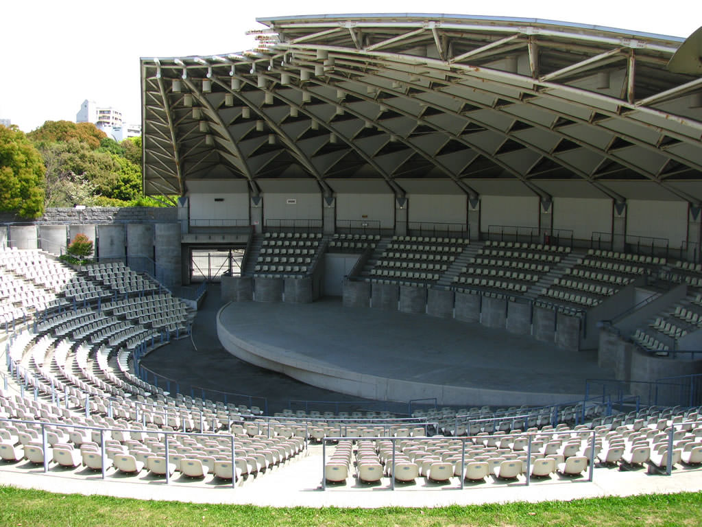 服部緑地野外音楽堂の座席とキャパは？見え方・アクセス・雨天対策を徹底解説