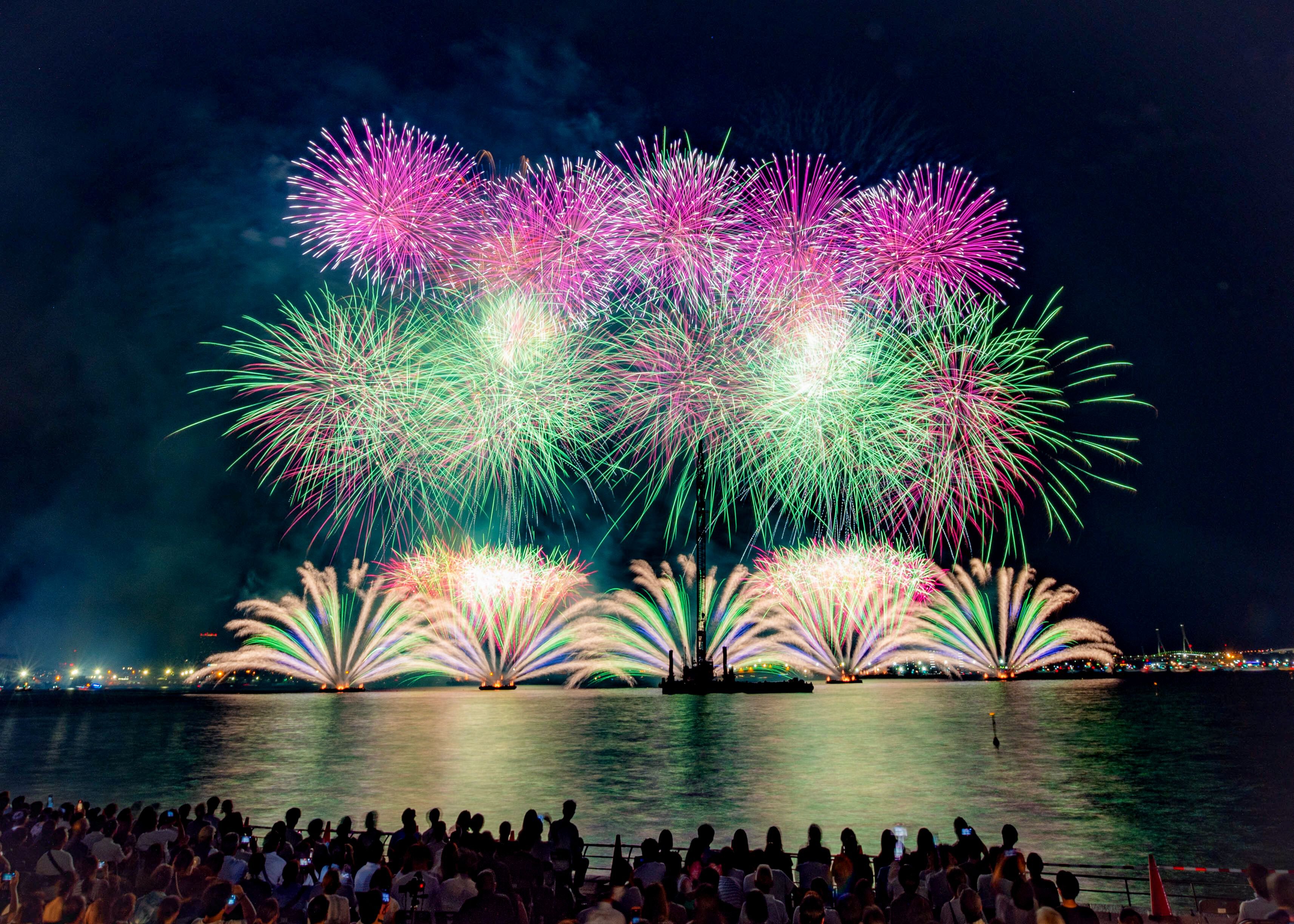 今日の花火大会は開催される？雨天決行・順延の真相と穴場情報2026