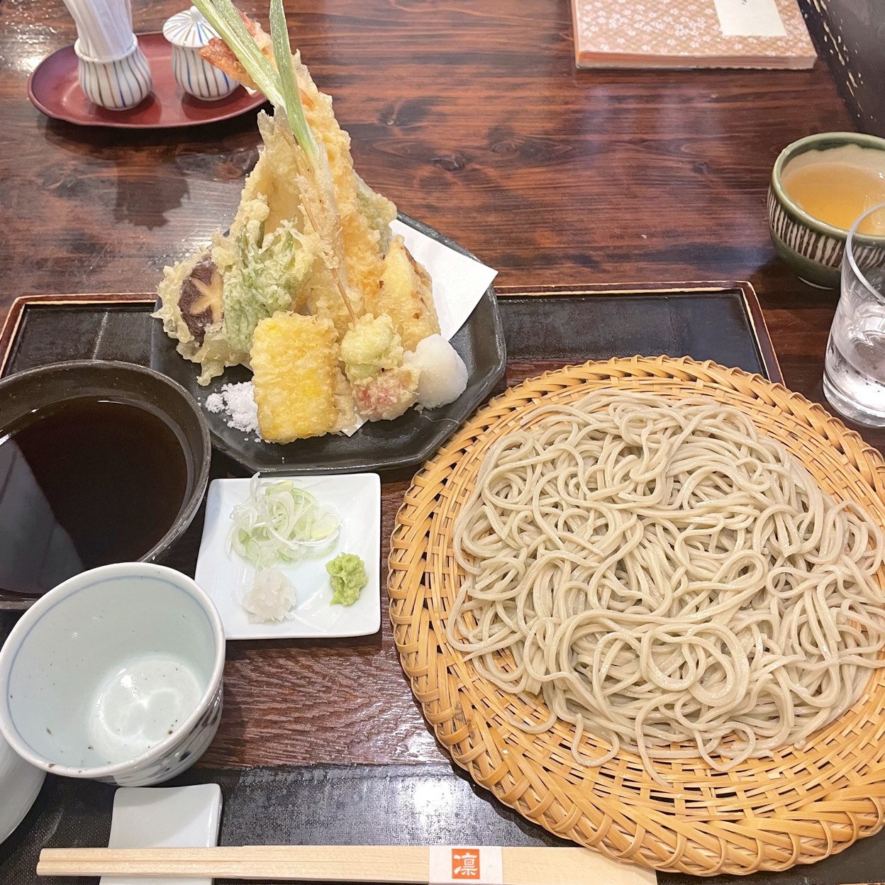 よし房凛の噂の真相と現在｜プロフィール・経歴から話題の理由まで解剖
