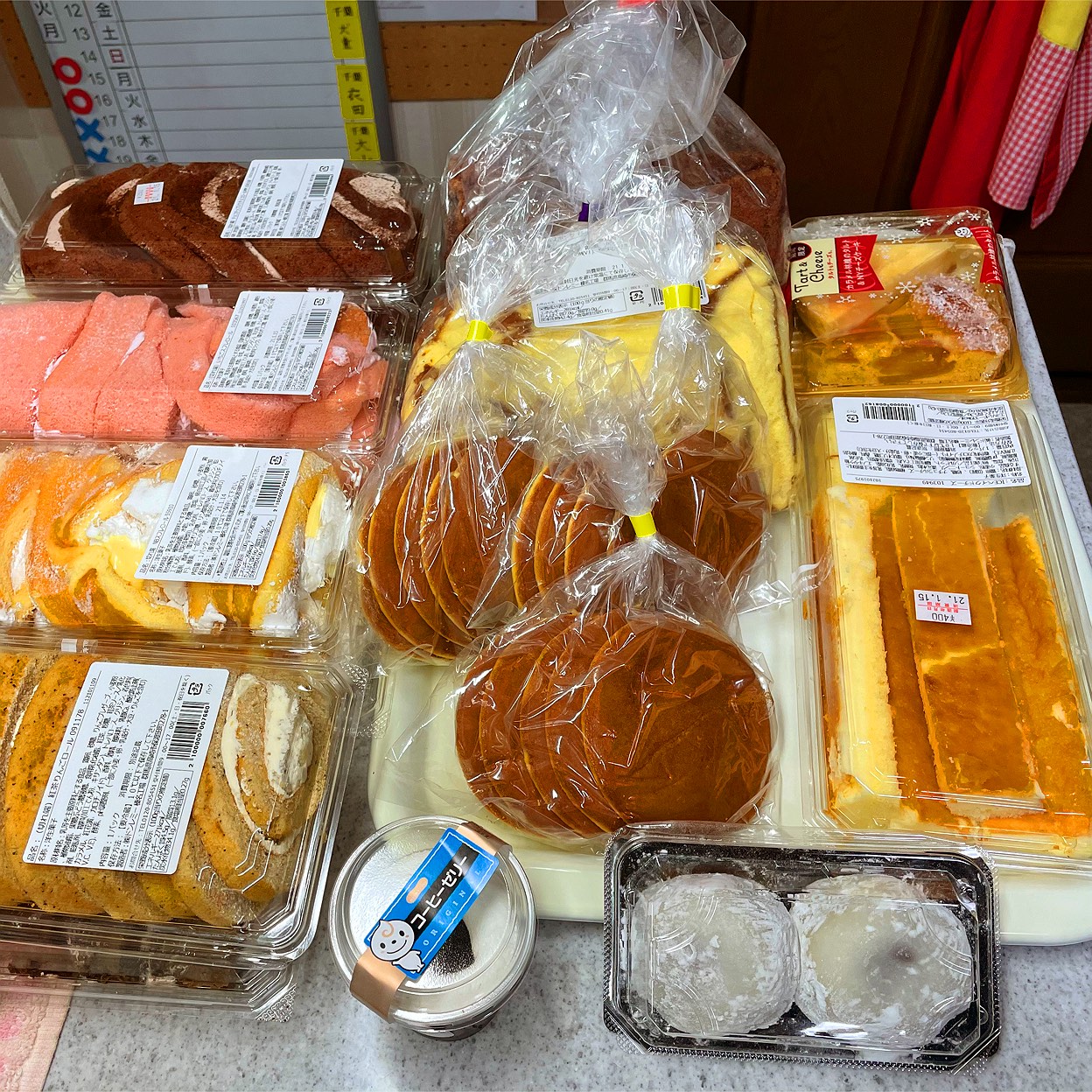 ドンレミーアウトレット北千住店の破格スイーツ！混雑と人気商品の真相