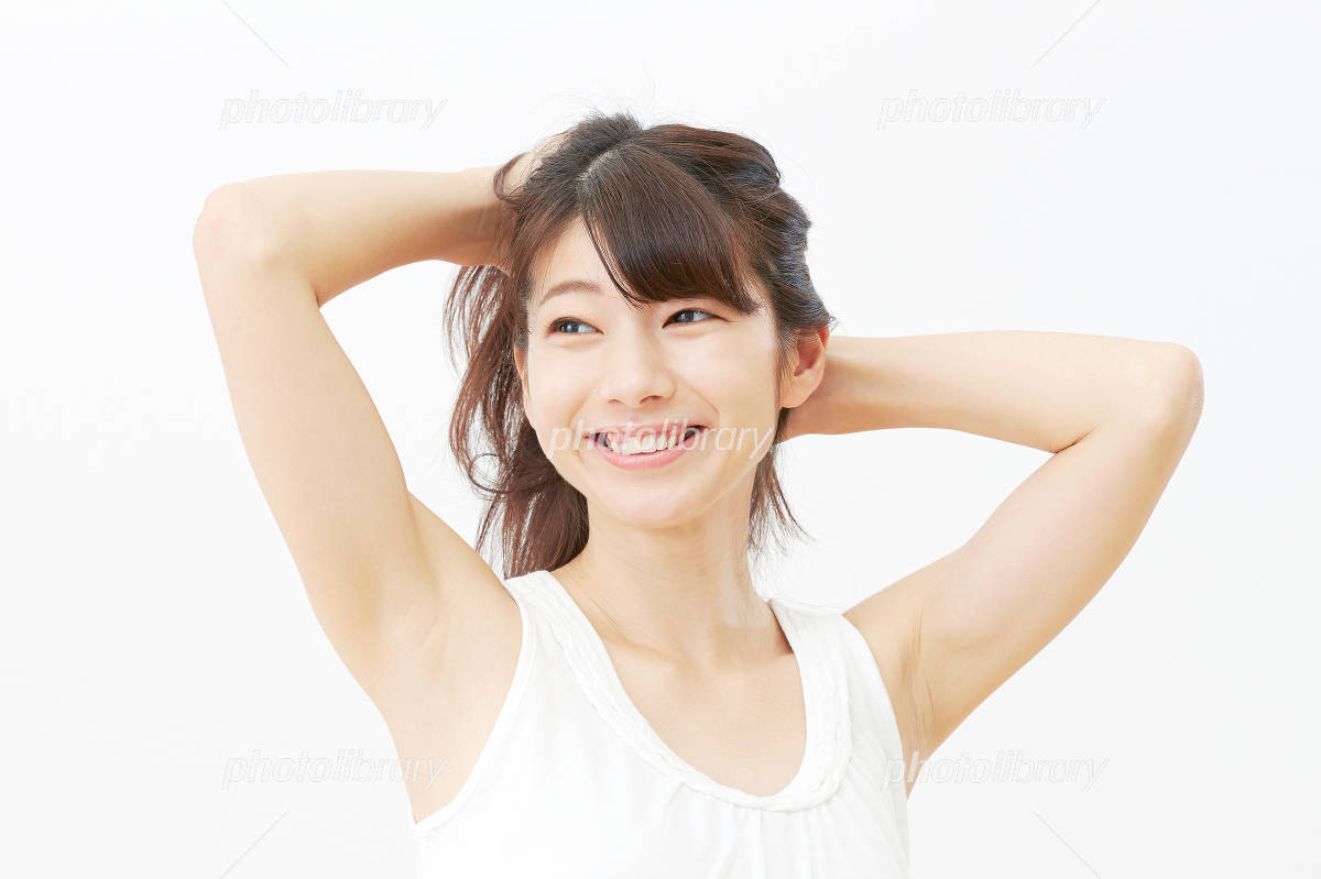 髪をかきあげる心理と男女の脈ありサイン！無意識の仕草を徹底解剖