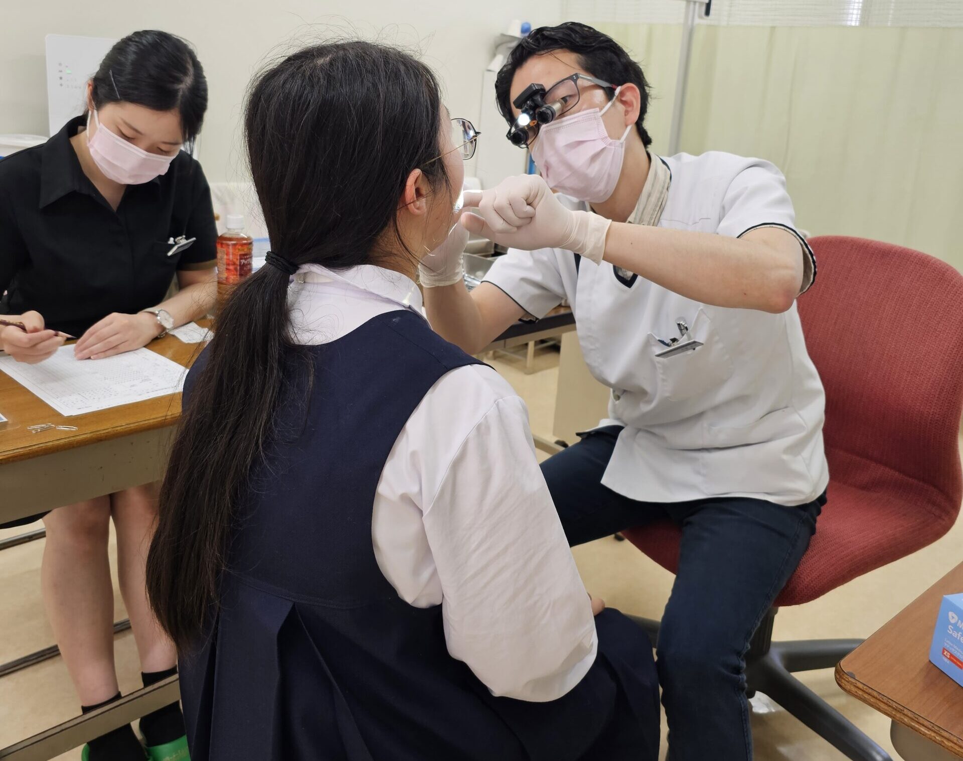 「学校歯科検診で異常なし」の落とし穴！歯医者との判定差と記号の真相