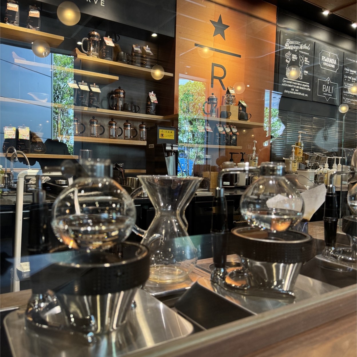 スタバ目黒店が別格と呼ばれる理由｜限定マグと本社直下の真価を検証