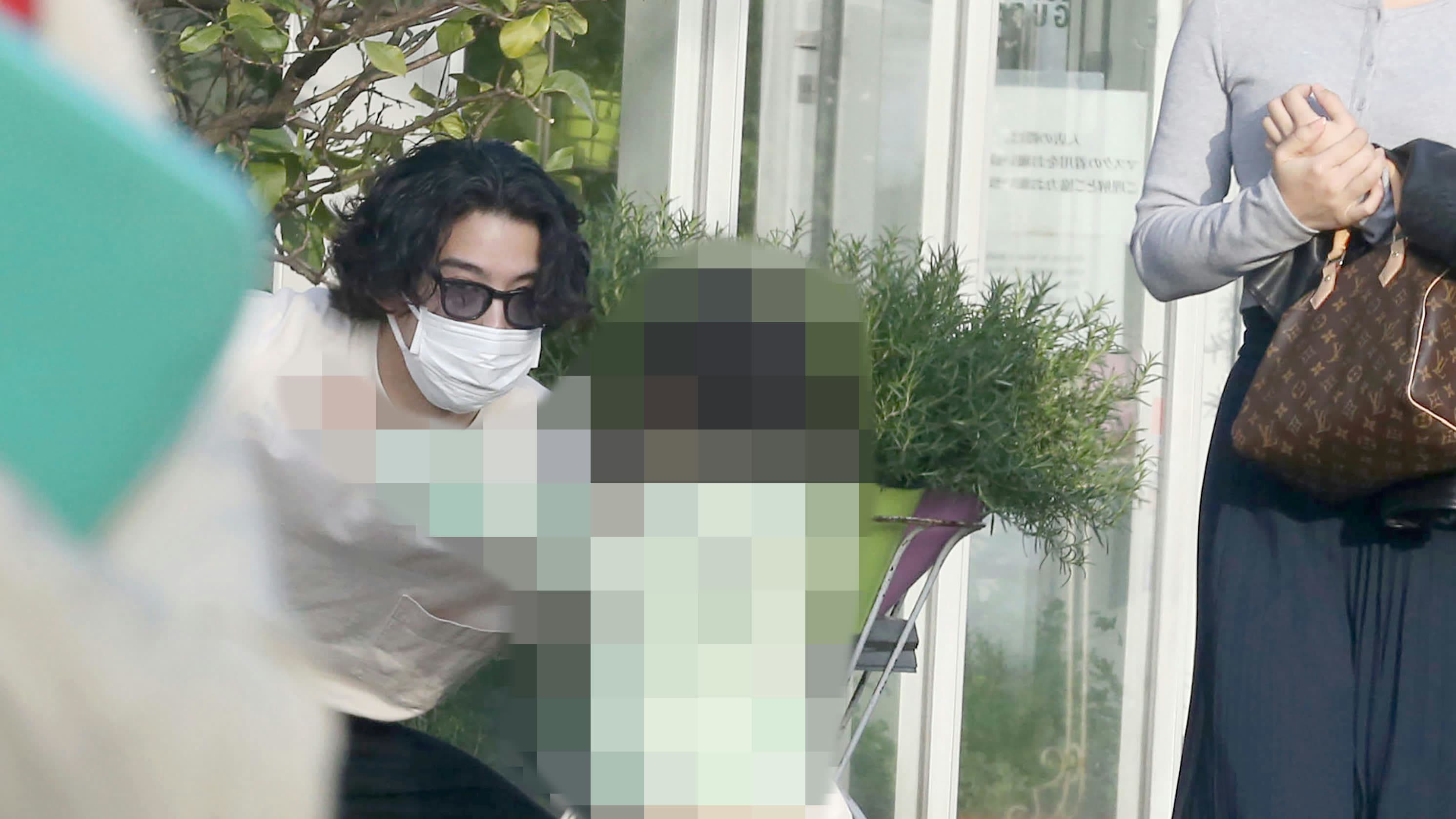 賀来賢人と榮倉奈々の子供は何人？性別や小学校受験の真相と現在