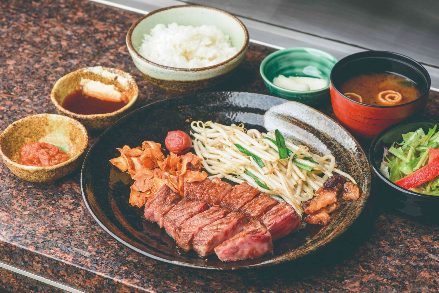 なぜ安い？話題のお肉ランチが高コスパを誇る理由と2026年最新名店