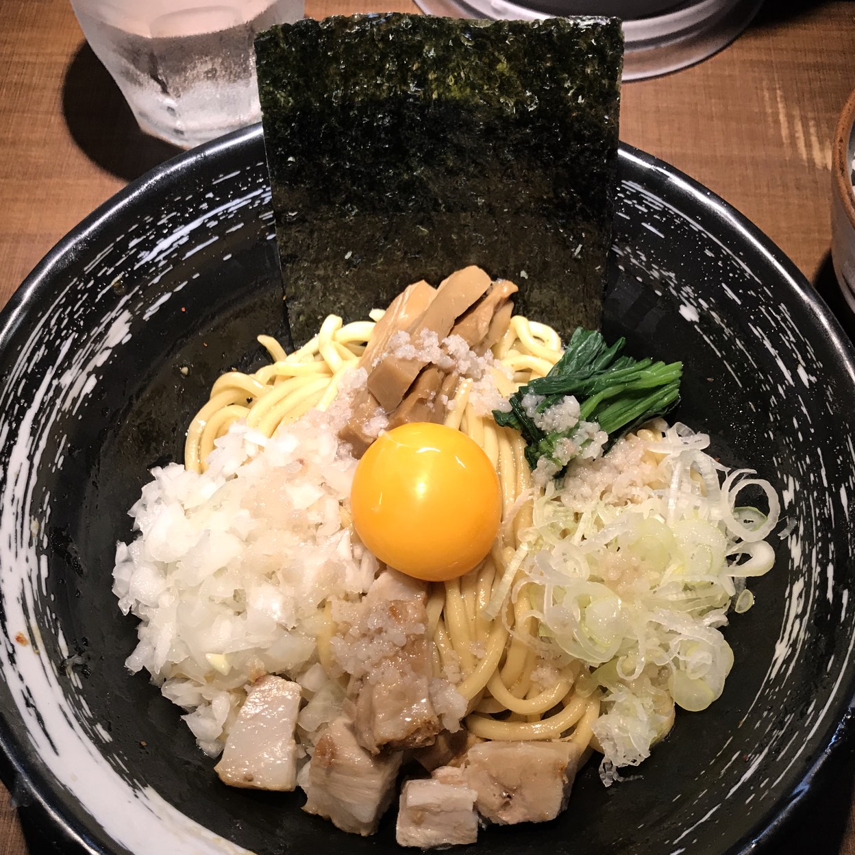 日吉「麺家ぶらいとん」徹底解剖！自家製極太麺と濃厚あぶらそばの魔力