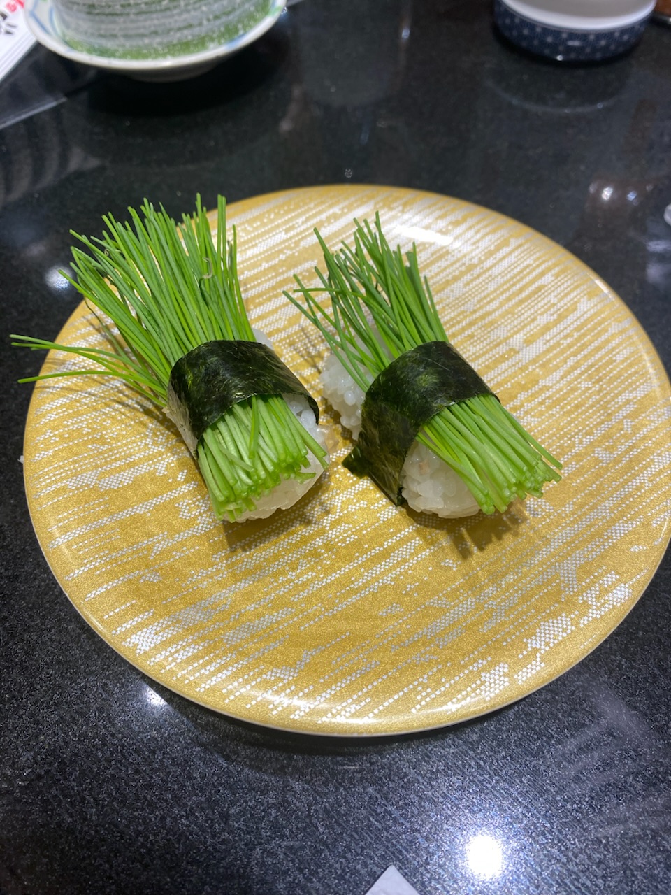 なぜ芽ネギ寿司は通を唸らせるのか？食べる理由と味の魅力を解明
