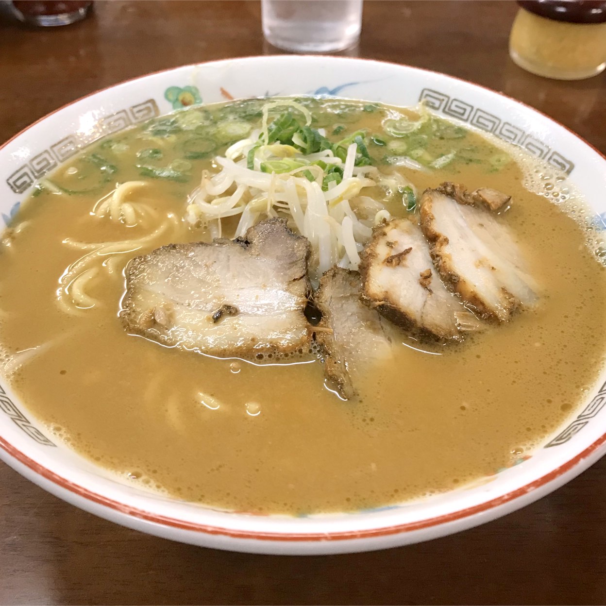 霧島「とくだラーメン」なぜ絶賛？濃厚豚骨と極上豚の深層【2026】