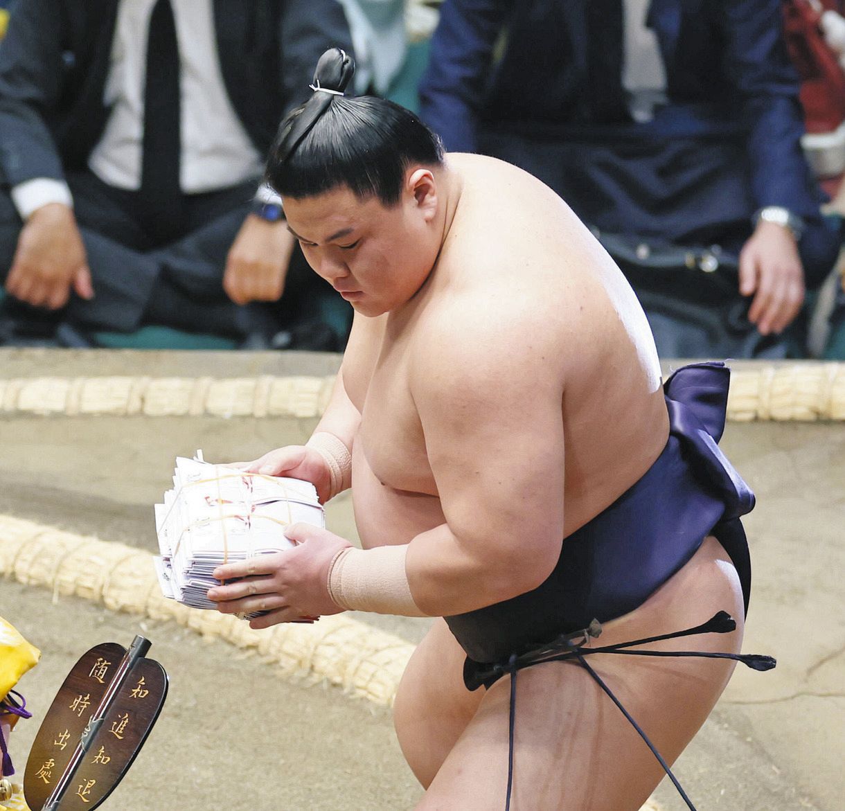 大相撲の金星とは？一生給料が上がる仕組みと銀星との違いを徹底解説