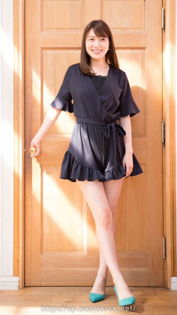 阿部華也子のミニ衣装が話題沸騰！美脚の秘密と神コーデ徹底検証