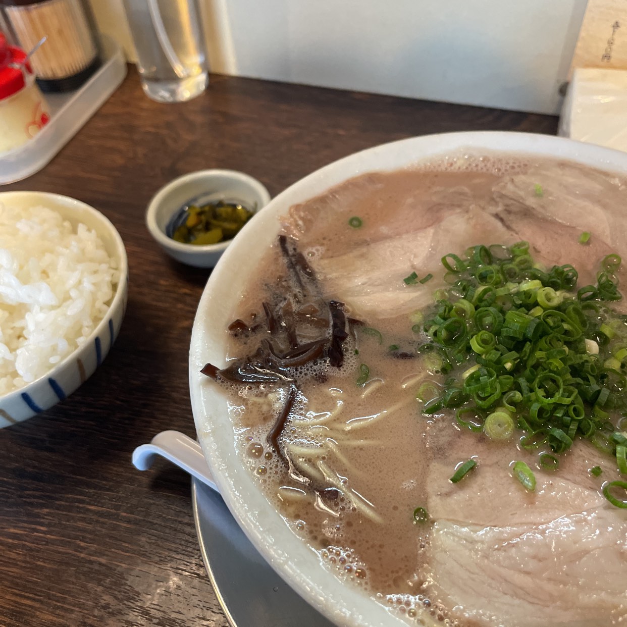 久留米の名店「くいよい軒」はなぜ人気？濃厚豚骨と名物焼きめしを徹底解説