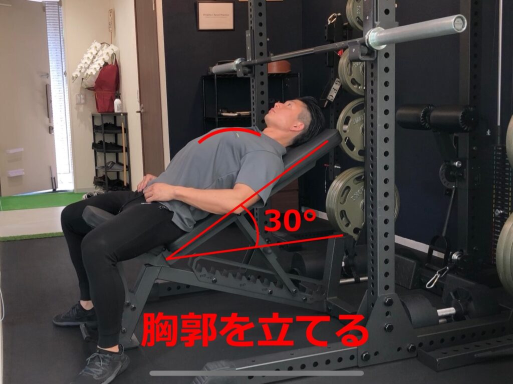 インクラインベンチプレスの角度検証！30度と45度の違いと効かせ方