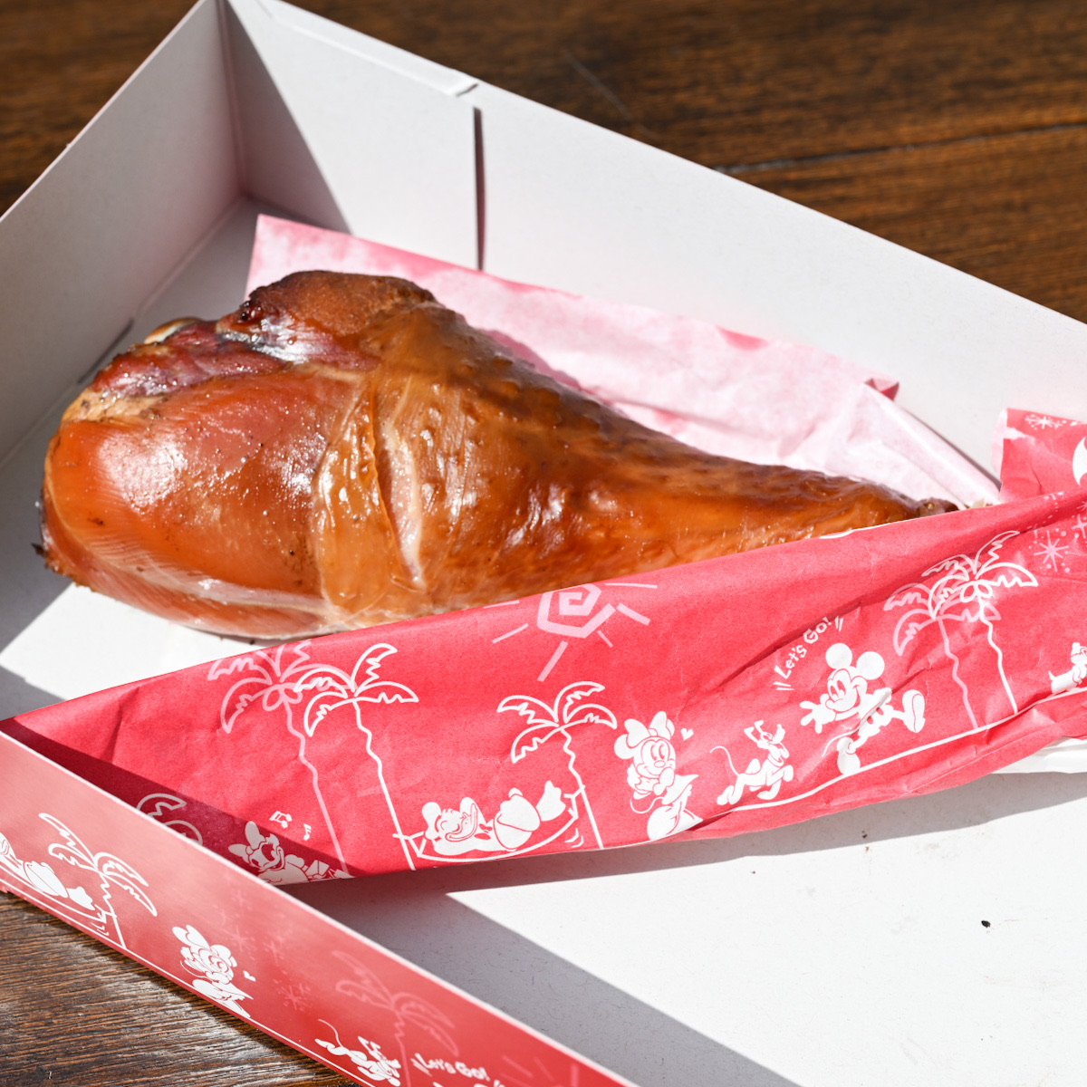 【2026最新】ディズニーのターキーレッグ販売場所・値段とチキンとの違い