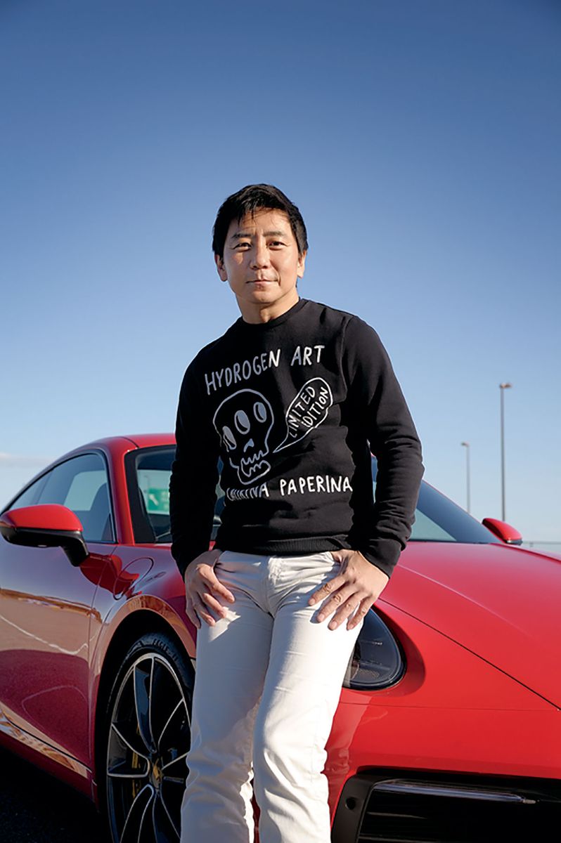 五味やすたかの年収と驚愕の愛車遍歴！元レーサーの経歴と2026最新評判