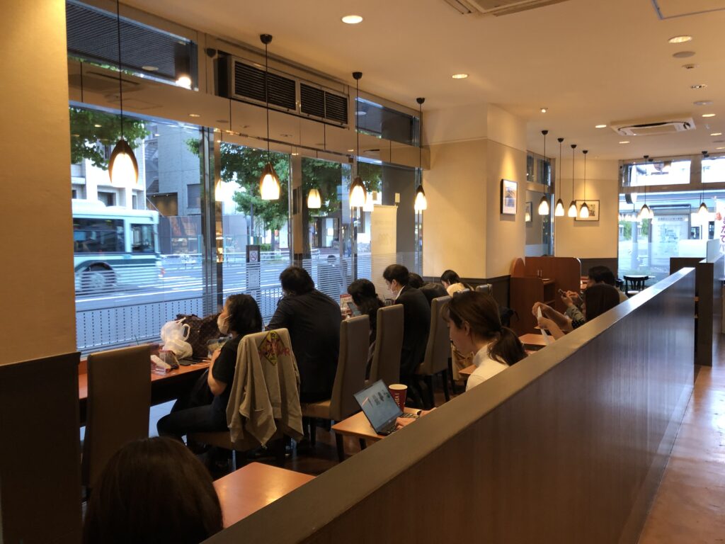 ベローチェ京都駅前店の実力検証｜電源Wi-Fiと混雑のリアル