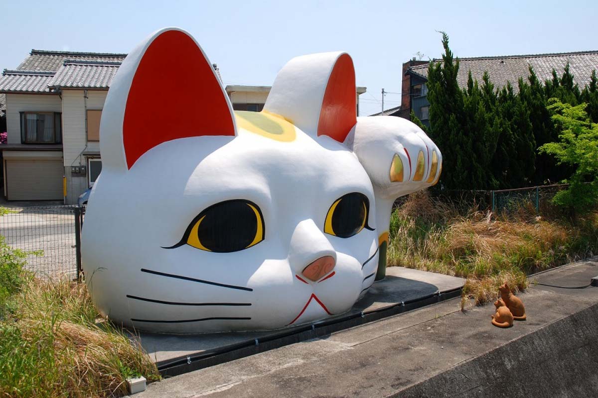 とこなめ招き猫通りの歩き方｜巨大猫の正体とご利益・撮影ルート完全解説