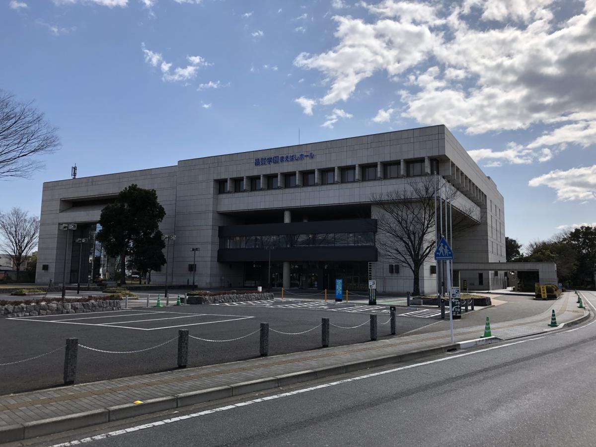 昌賢学園まえばしホールの座席表と見え方！駐車場とアクセス完全解説