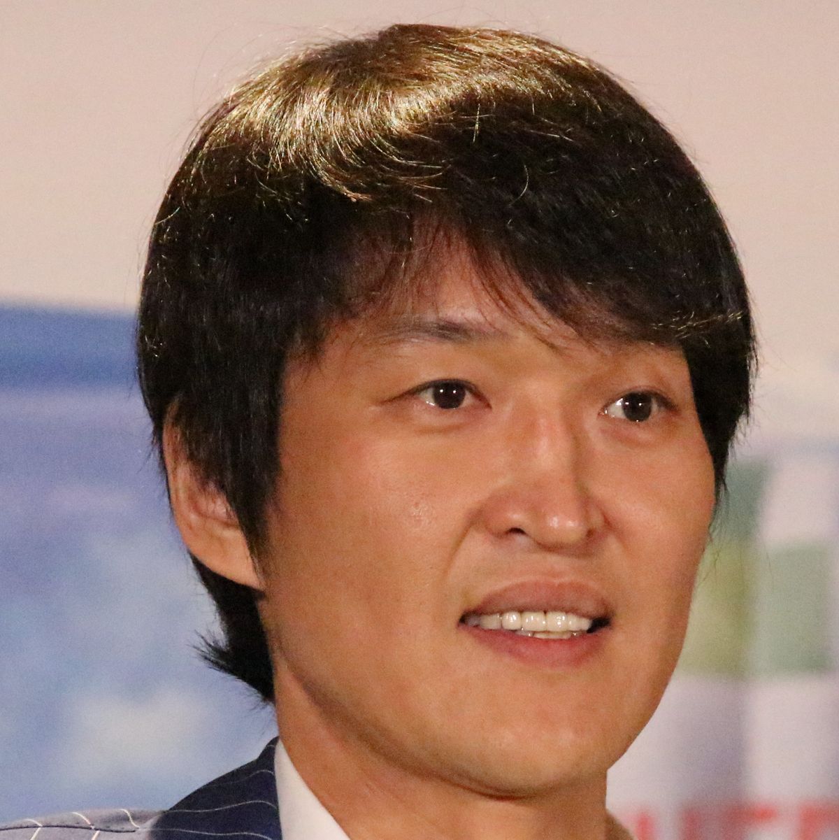大腿骨頭壊死症を公表した芸能人の現在と闘病の真相【2026年最新】