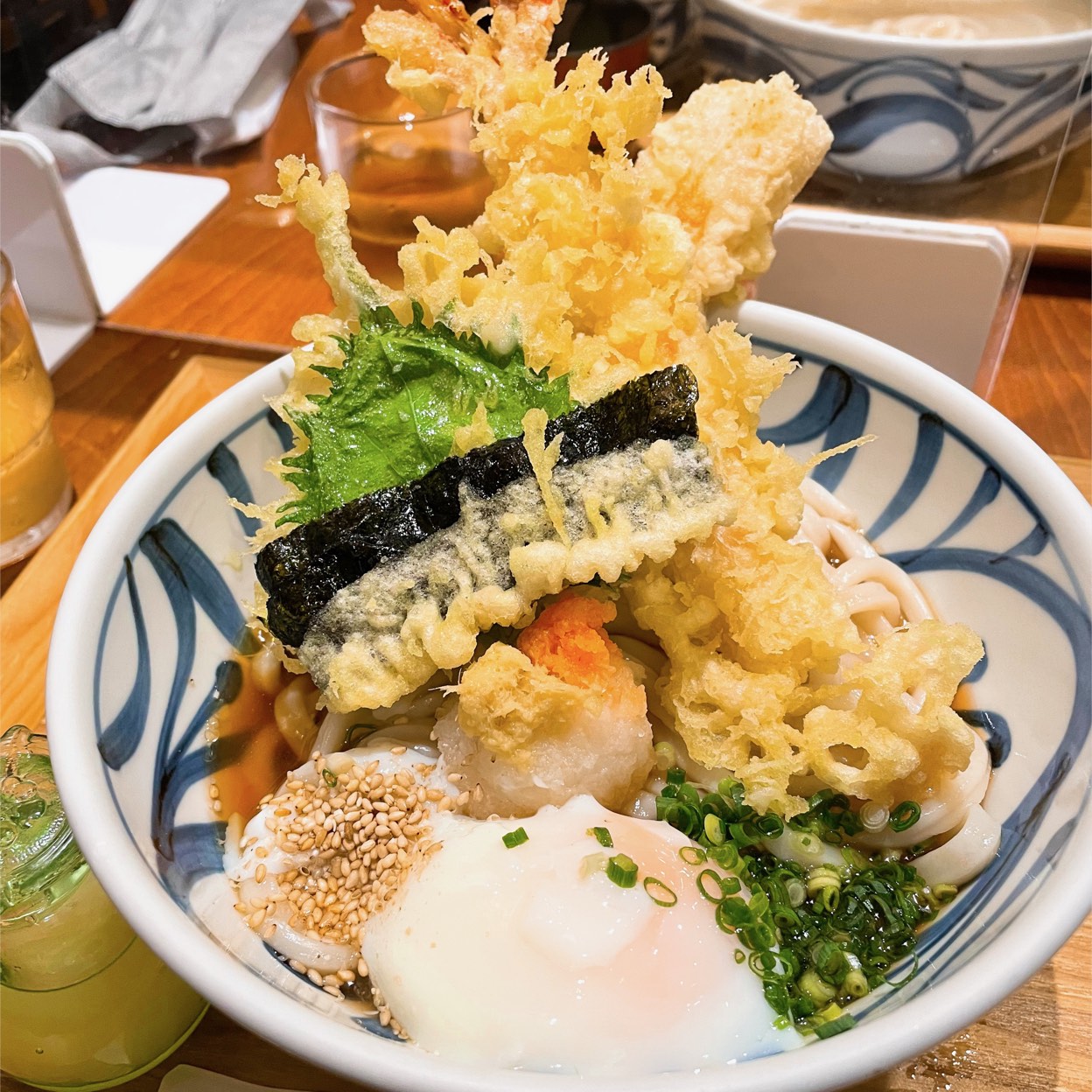 大阪駅前第3ビル「うどん棒」の魅力解剖！行列の真相と必食名物