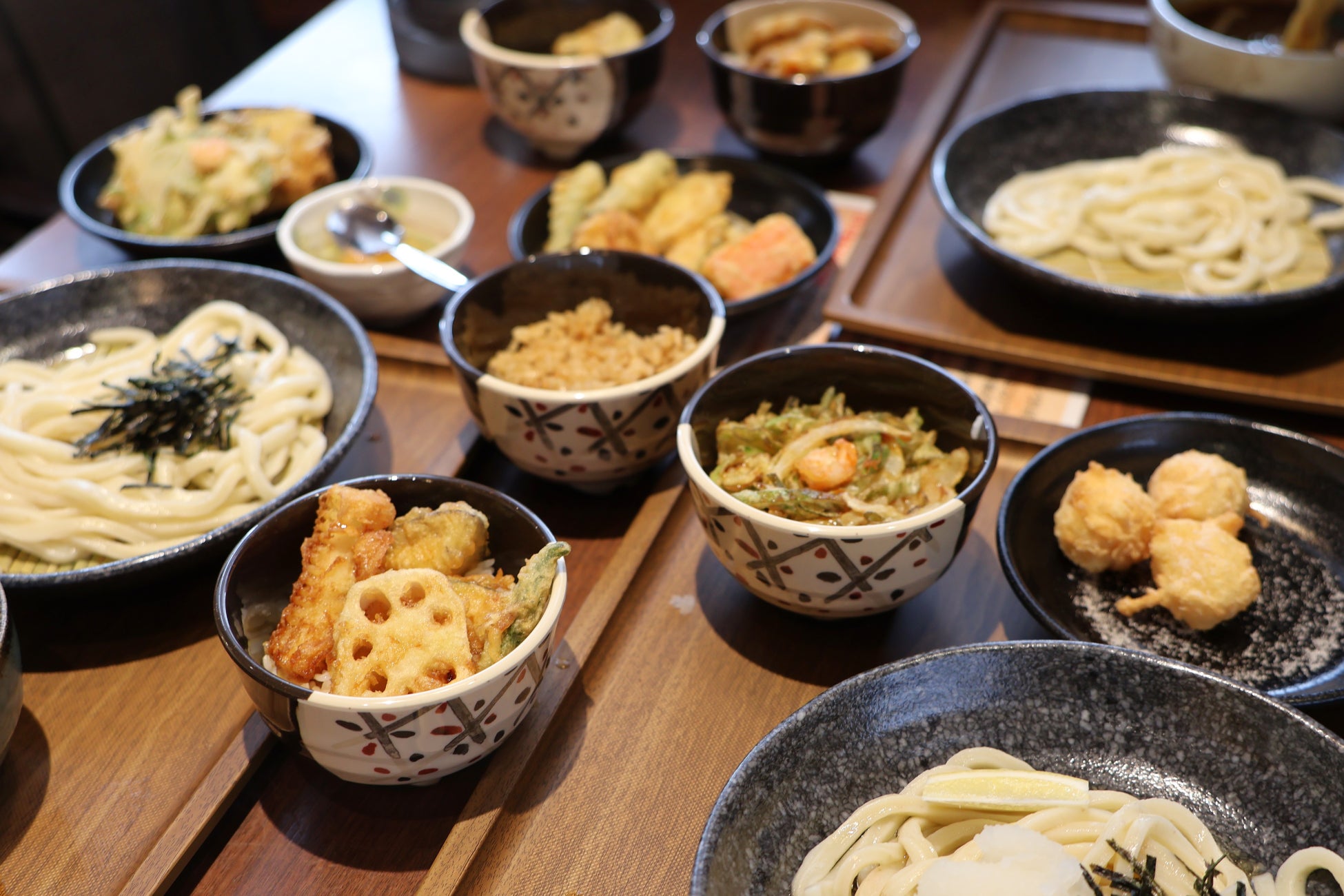 うどん食べ放題2026の真相！チェーン店の実態とコスパ最強店を検証