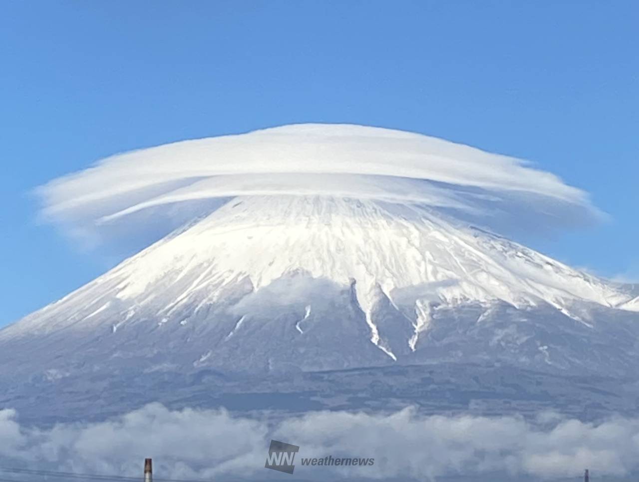 富士山の笠雲で雨が降る確率は何％？出現の仕組みと不吉の噂を徹底解説