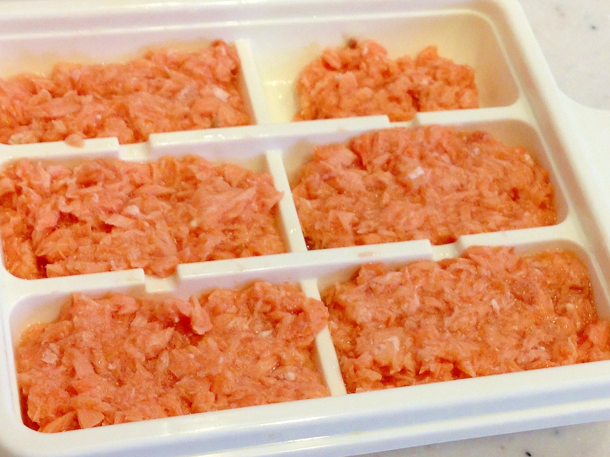 離乳食中期の鮭はいつから？白身魚の真相と刺身活用術・アレルギー対策