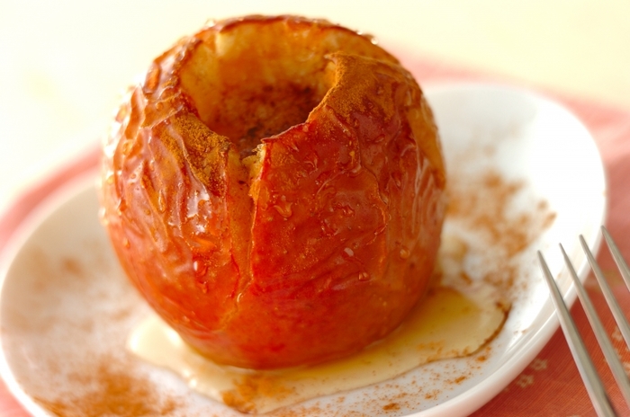 オーブンで作る絶品焼きりんご！皮破れを防ぎトロトロに仕上げる黄金比