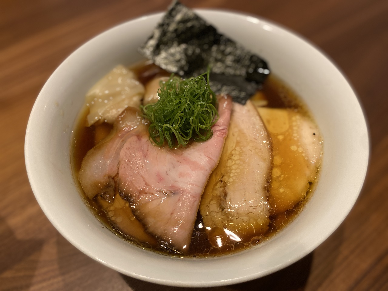 所沢「鈴ノ木」の極太手もみ麺が別格！並び方や名物メニュー徹底解剖