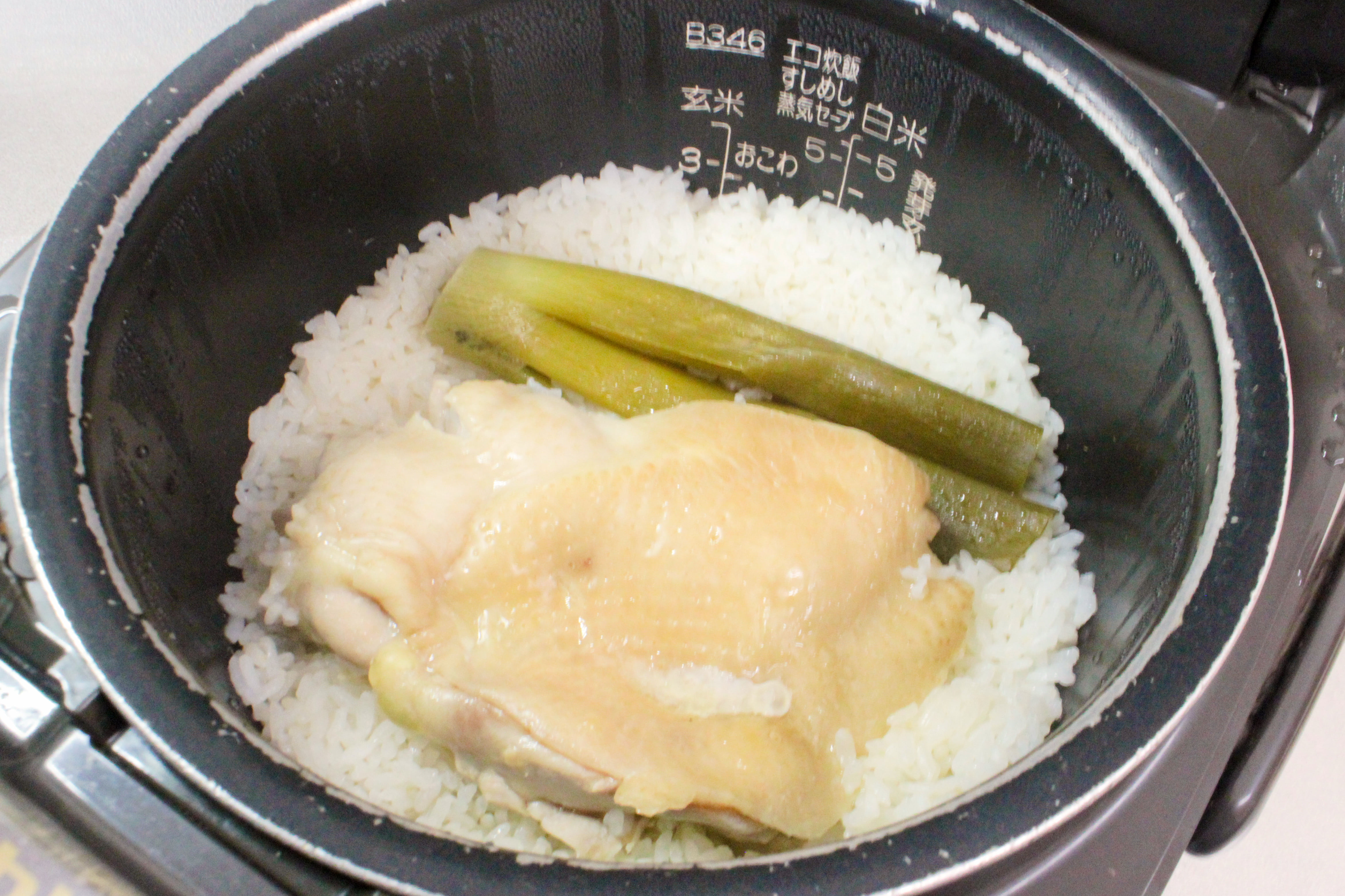 なぜパサつかない？炊飯器で超簡単な絶品カオマンガイと黄金比タレの秘密
