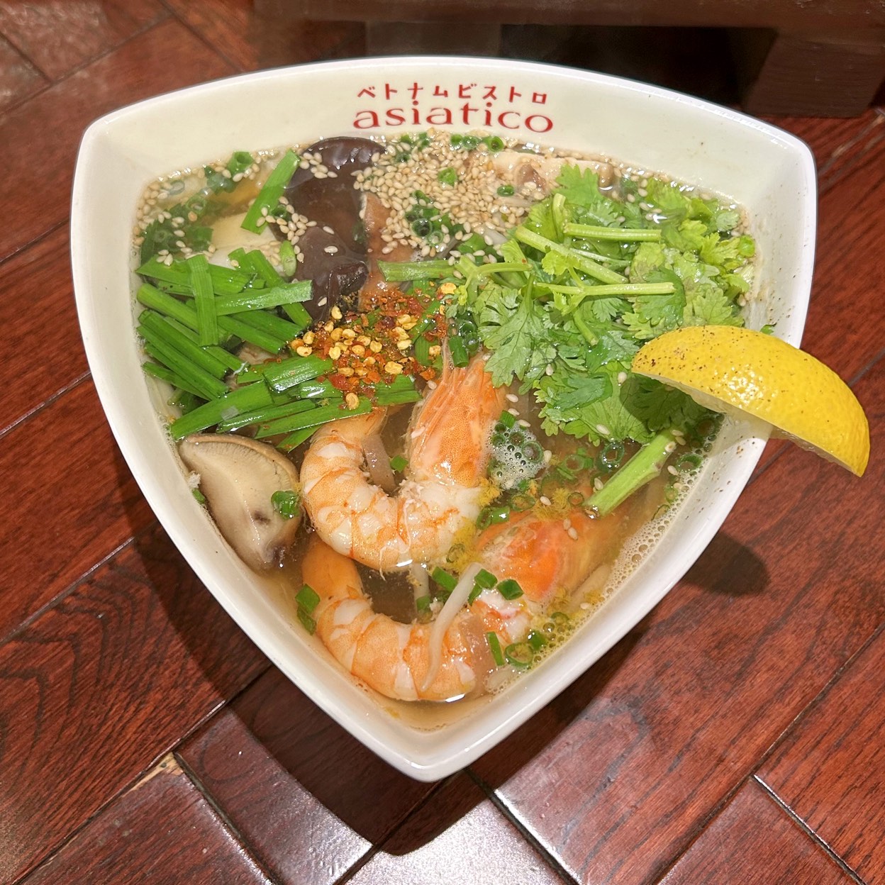 Asiaticoの魅力徹底解剖！絶品ベトナム料理と自然派ワインの真価