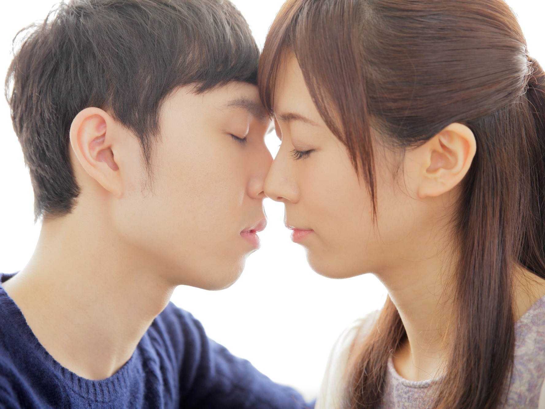 キスの描き方完全攻略！鼻と唇の重なり・角度別の違和感を消す技法