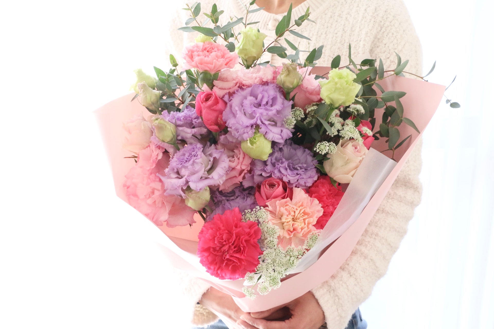 卒業式の花束選び完全版！相場・Ngな花と喜ばれる渡し方マナー
