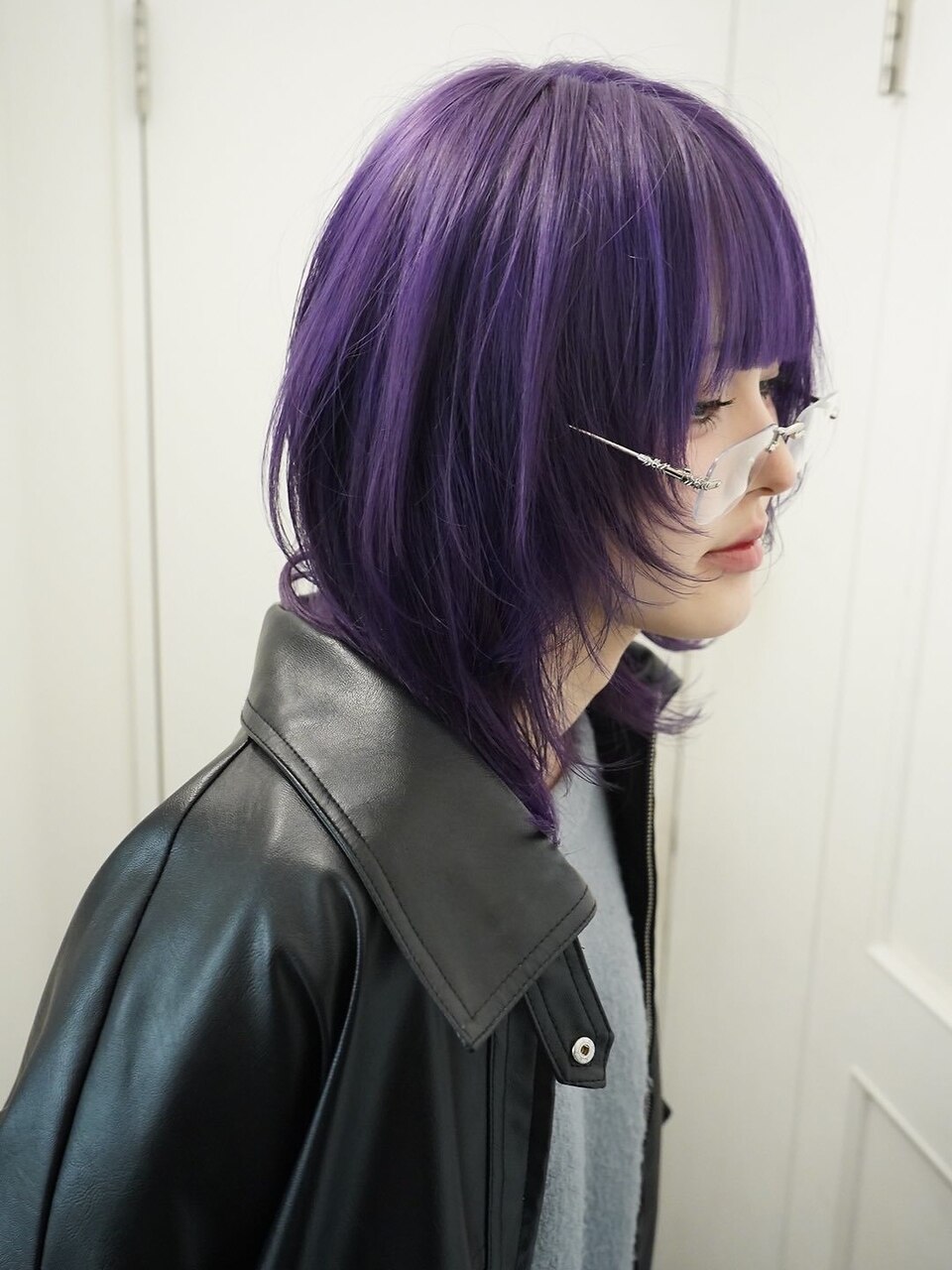 紫ヘアカラー完全攻略！ブリーチなしの透明感と色落ちの真相