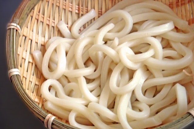 「しこしこ」の本当の意味とは？麺の食感・語源と隠語の真相を徹底解説
