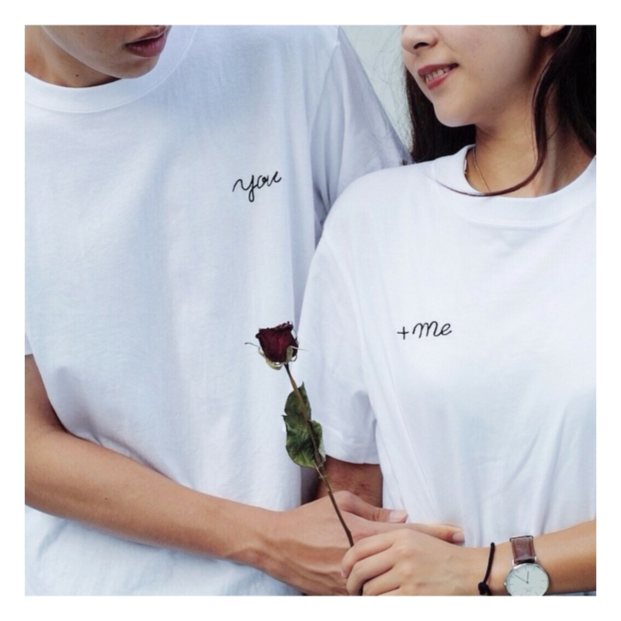 大人の「お揃いTシャツ」はなぜ映える？2026年流ダサく見えない極意