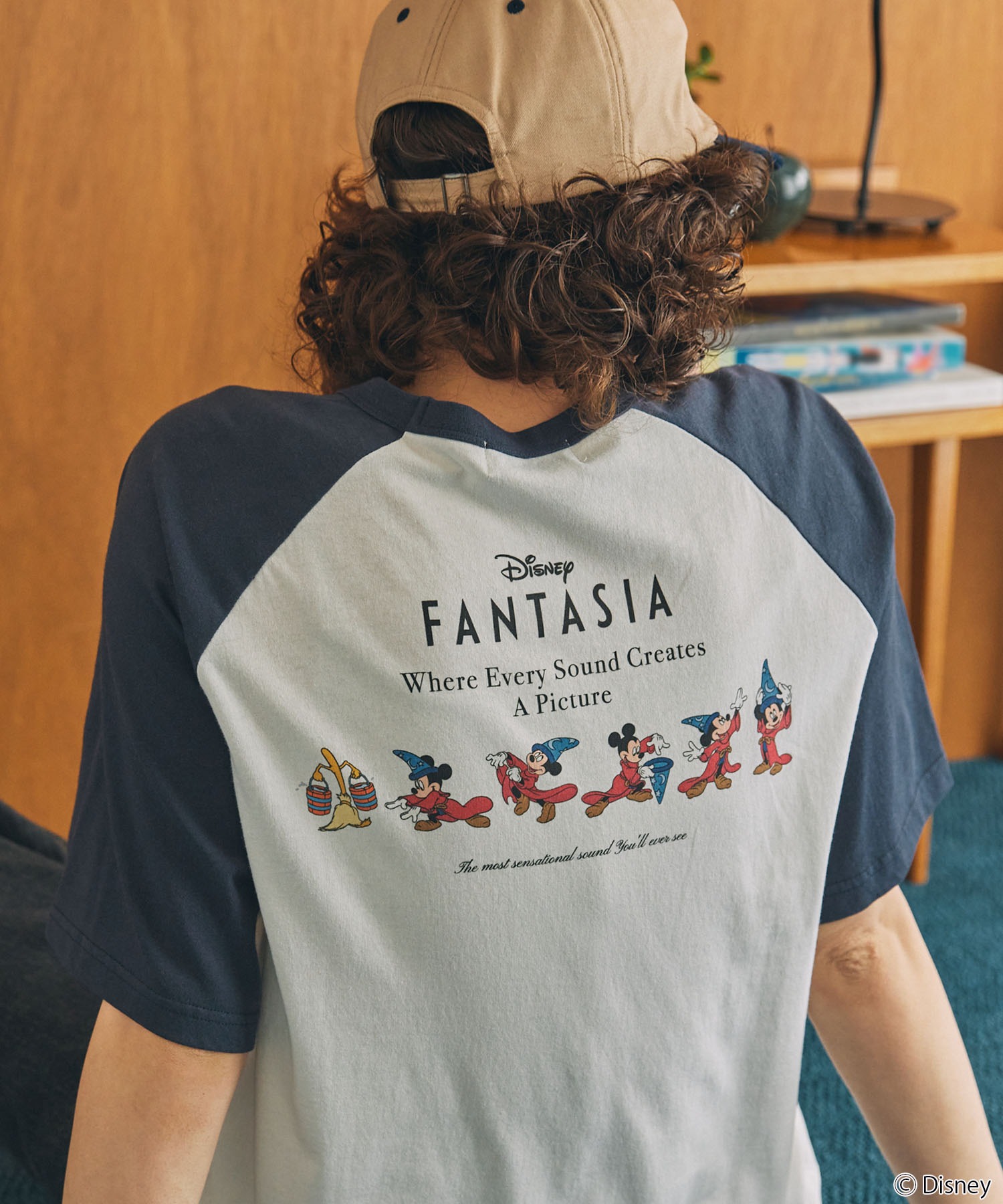 【2026最新】ディズニーTシャツが爆売れする理由と映えコーデ術
