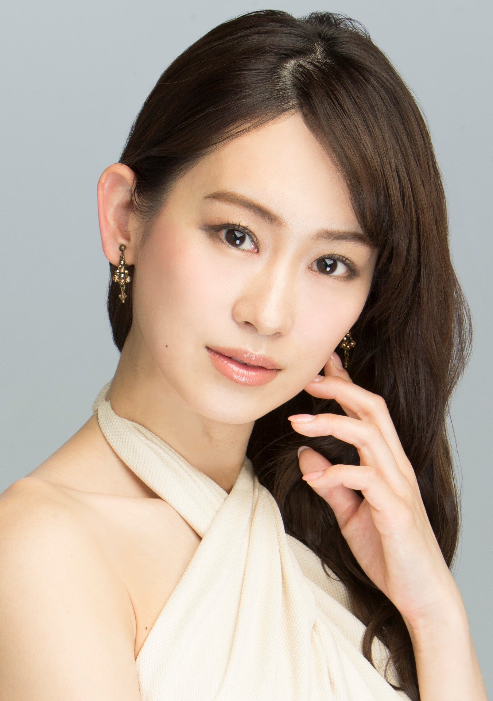 愛希れいかの現在と結婚の真相｜退団理由から舞台・ドラマの評価まで徹底解説