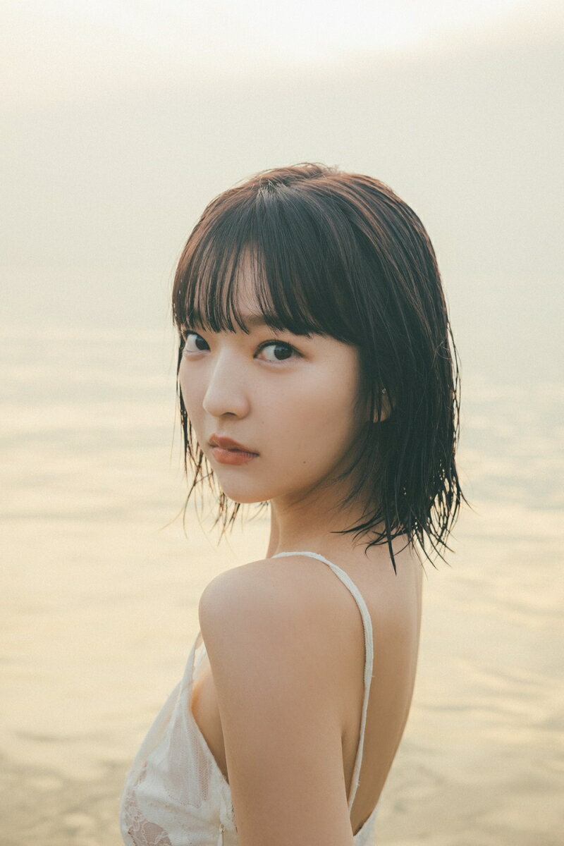 永野芽郁の最新写真集＆歴代全作徹底解説！限定特典と重版の裏側
